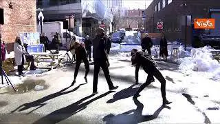 Spettacoli dal vivo per le strade di New York, la performance a Brooklyn per presentare Open Culture