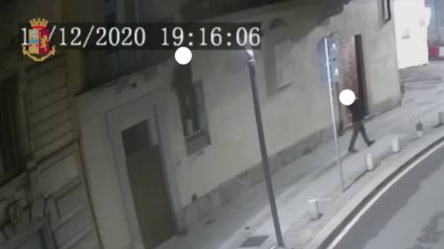 Furti in casa dei vip a Milano: ecco i ladri acrobati in azione