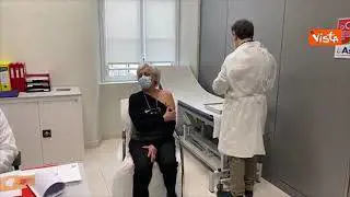 La prima vaccinata over 80 in Liguria: "Non ho sentito alcun dolore"