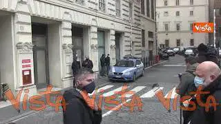 Conte entra in macchina a Palazzo Chigi probabilmente per il suo ultimo CdM