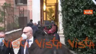 Draghi arriva a casa sua a Roma prima di salire al Colle
