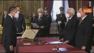 Di Maio giura per la terza volta e si rivolge a Draghi: "Grazie presidente"