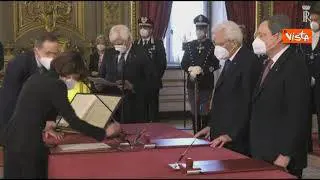 Bonetti recita a memoria il giuramento