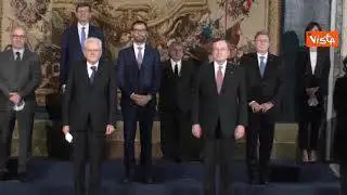 Ecco il Governo Draghi al completo, la foto di gruppo (ma distanziati) con Mattarella