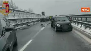Maxi-incidente con due morti sulla Torino-Bardonecchia. Le immagini dei rottami