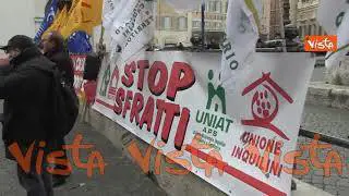 “Stop agli sfratti”. La protesta del movimento per la casa a Montecitorio