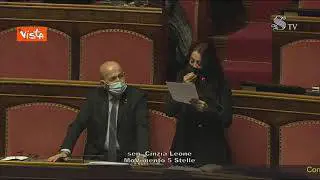 Leone (M5s) si commuove in aula: "Sì lacerante e sofferto a fiducia"