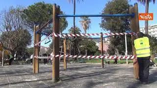 Zona arancione a Napoli. Dehors chiusi. Controlli sul lungomare e giostre recintate. Le immagini