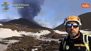 Il soccorso alpino della GdF sull’Etna in eruzione, “Evitiamo pericoli per escursionisti”