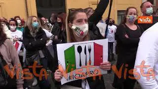La protesta dei ristoratori davanti Montecitorio, le immagini