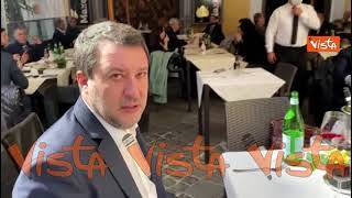 "Prendo carne cruda", Salvini a pranzo con la fidanzata dopo l'incontro con i sottosegretari Lega
