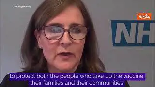 La Regina Elisabetta invita a vaccinarsi: “È stato veloce e indolore”