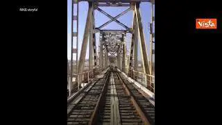 Diplomatici russi in fuga dalla Corea del Nord con un carrello ferroviario spinto a mano