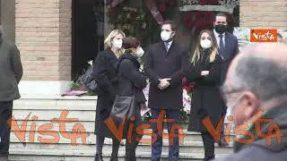 Le corone di fiori al funerale dell’ex garante dell’Antitrust Antonio Catricalà