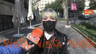 Lady Gaga a Roma, le fan assediano l'albergo: "Ho fatto due ore di treno per vederla"