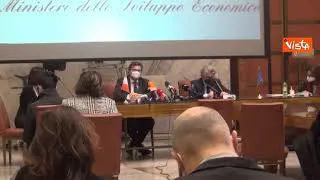 Giorgetti: "Vogliamo creare polo farmaceutico italiano"