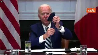 Biden mostra il rosario nell'incontro con il presidente messicano