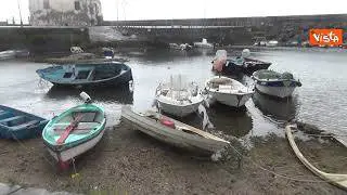 Bradisismo e bassa marea, prosciugata la Darsena di Pozzuoli