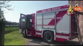 Gatto intrappolato da un incendio salvato dai Vigili del fuoco e rianimato con ossigeno