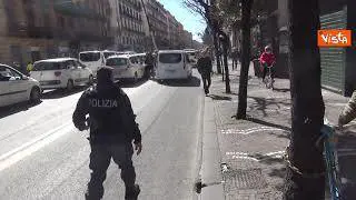 Tassisti bloccano il Corso Umberto a Napoli: "Non ci fermeremo finchè non avremo sussidi"