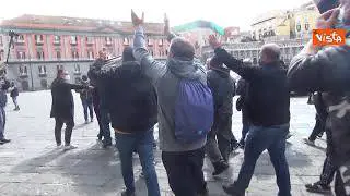 Il corteo funebre dei tassisti napoletani: "Un anno senza lavoro"