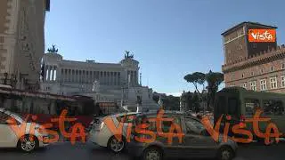 Torna la storica pedana del “pizzardone” in Piazza Venezia a Roma
