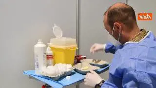 Vaccini, Figliuolo e Curcio ricevono la dose di AstraZeneca alla Cecchignola