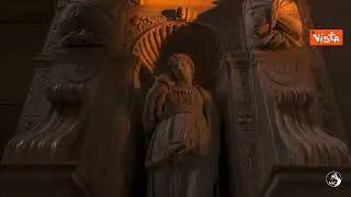 Giochi di luce sul Mosè di Michelangelo. Le immagini