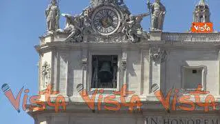 Le campane suonano per Pasqua in una Piazza San Pietro deserta