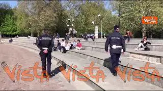 Pasqua in zona rossa, i milanesi non rinunciano al relax al parco ma nessun assalto