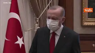 Erdogan riceve Michel e von der Leyen, ma per lei non c'è la sedia