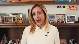 Meloni: "Programmare le riaperture, lockdown non è normalità"