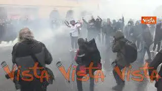 Bombe carta e momenti di tensione con la Polizia alla manifestazione “Io Apro” a Roma