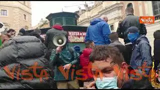 #ioapro, la pioggia non ferma i manifestanti, in centinaia vogliono raggiungere Montecitorio