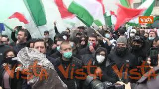 ”Riaperture subito” il grido dei manifestanti di “Io Apro” a Roma
