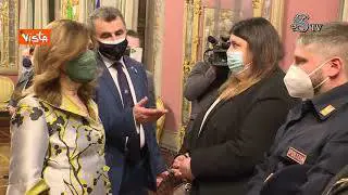 Casellati consegna targa per 30esimo anniversario morte agenti Polizia Borraccino e Coffen