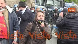 “Non siamo cattivi, siamo disperati”. La rabbia di una manifestante alla protesta del Circo Massimo