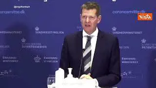 AstraZeneca, presidente Agenzia del farmaco danese sviene durante conferenza stampa