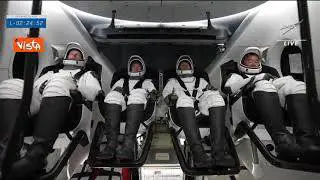 Come viaggiano gli astronauti? Uno sguardo dentro la navicella spaziale SpaceX Crew Dragon