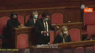 Toninelli: "Chi ha fatto disastri ora sfiducia Speranza"