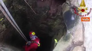 Capra cade in un pozzo in Salento, salvata dai Vigili del fuoco