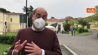 Zingaretti all'hub vaccinale Porta di Roma: "Buon Primo maggio e grazie agli operatori sanitari"