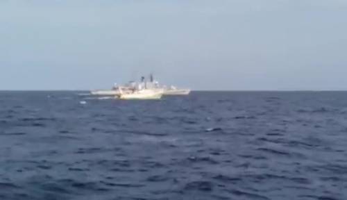 Alta tensione nel Mediterraneo: la Marina libica spara a tre barche italiane