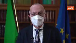 Rezza: "Cala incidenza, soprattutto per over 80. Cresce leggermente Rt, mantenere prudenza"