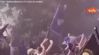 Scudetto Inter, i tifosi accolgono l'arrivo della squadra a San Siro