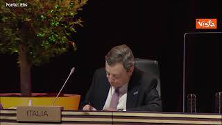 Vertice di Porto, Draghi prende appunti prima della riunione