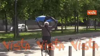 Festa scudetto Inter, cori e cortei d’auto all’esterno di San Siro. Le immagini
