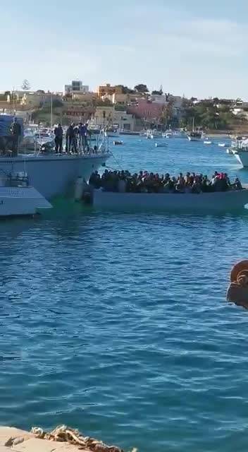 Non si fermano gli sbarchi a Lampedusa 