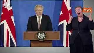 Johnson: "Parenti e amici potranno tornare ad abbracciarsi"