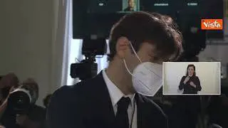 Draghi a Ursula von der Leyen in conferenza stampa: "Inizi tu o vado io?"